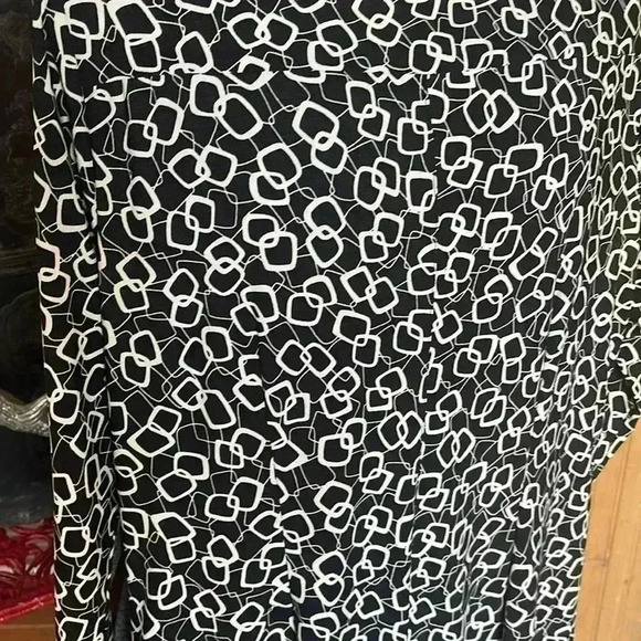 Chaps women’s size large, beautiful, black, and white summer dress. - Picture 6 of 7